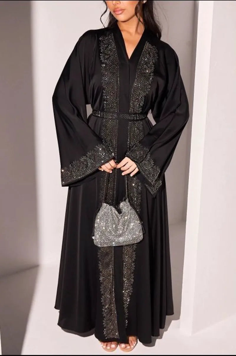 Abaya style kimono noire à strass argentés rectangles