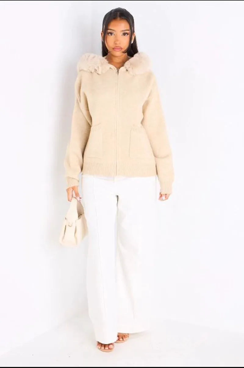 Gilet en maille à capuche fourrée beige