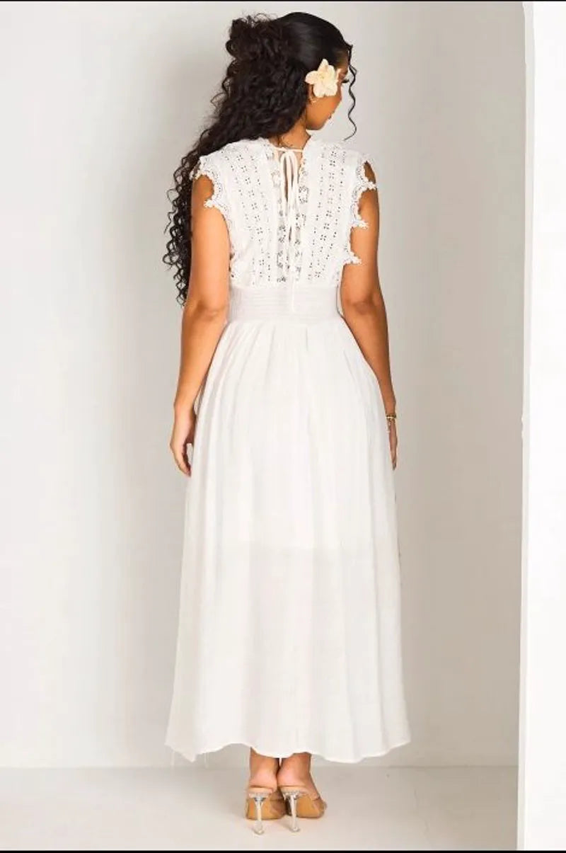 Robe longue blanche effet bohème à dentelle et broderie anglaise