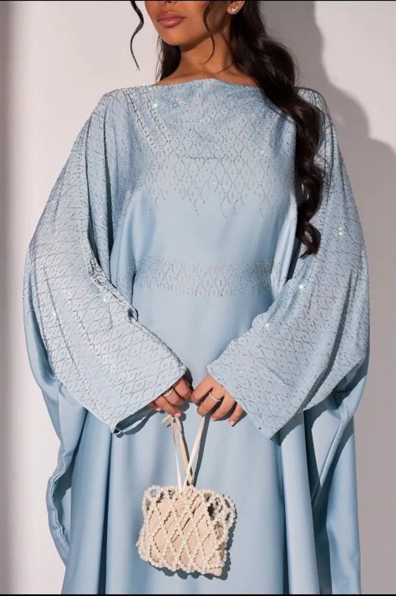 Abaya bleu ciel à strass en vagues argentées