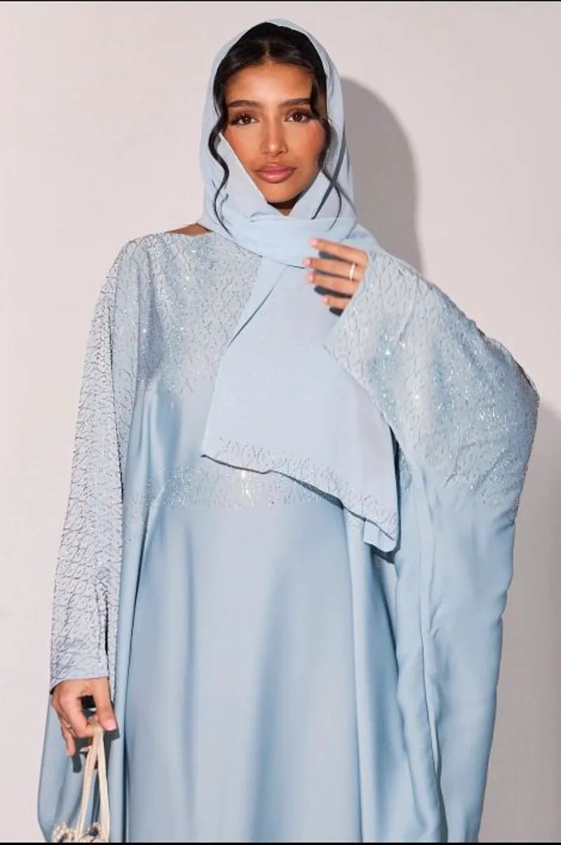 Abaya bleu ciel à strass en vagues argentées