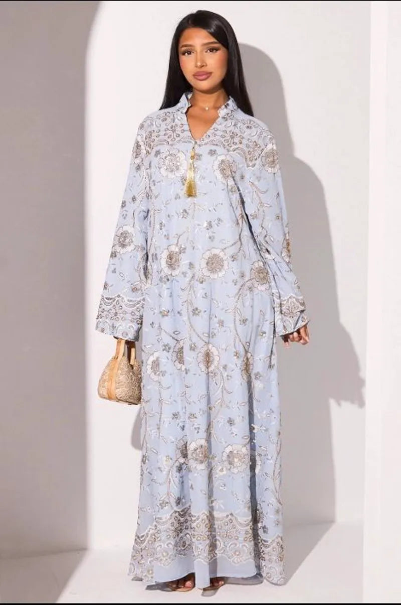 Abaya bleu clair à motifs floraux de perles dorées et sequins argentés