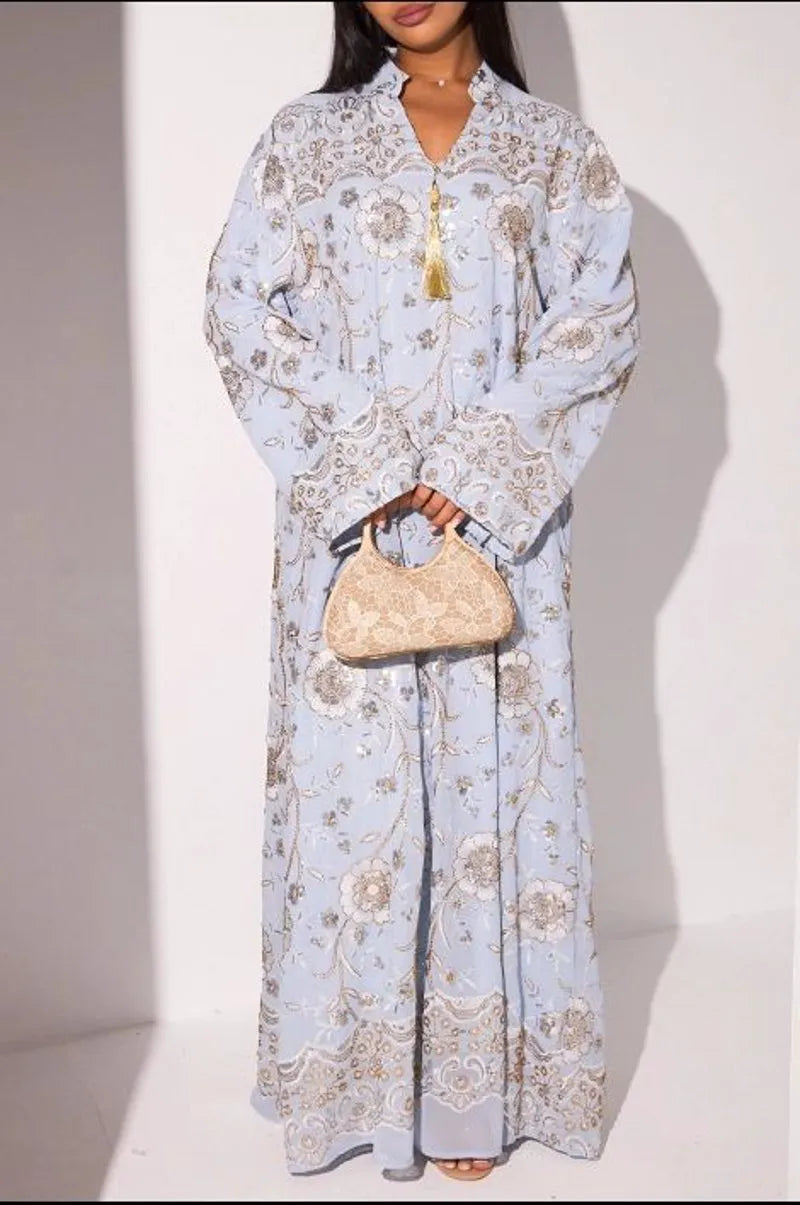 Abaya bleu clair à motifs floraux de perles dorées et sequins argentés