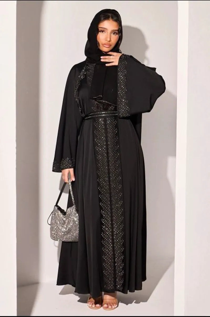 Abaya noire à strass argentés rectangles en bandes