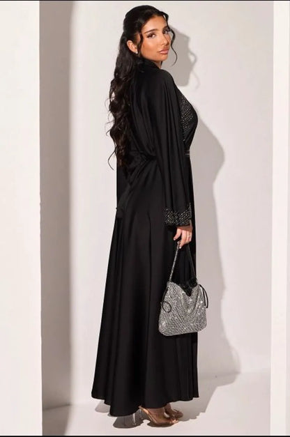 Abaya noire à strass argentés rectangles en bandes