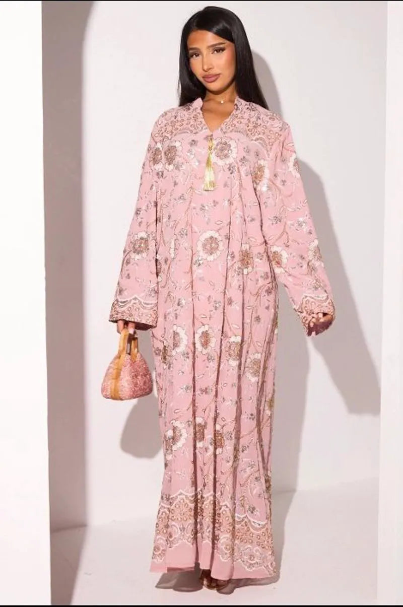 Abaya rose clair à motifs floraux de perles dorées et sequins argentés