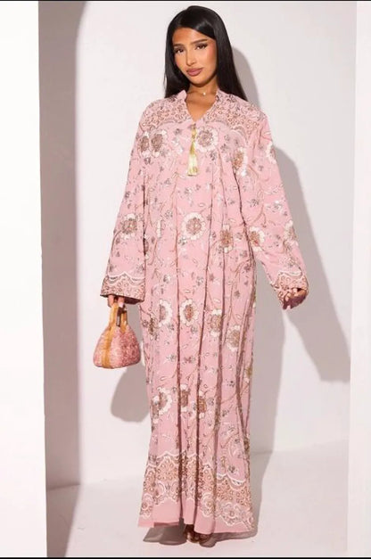 Abaya rose clair à motifs floraux de perles dorées et sequins argentés