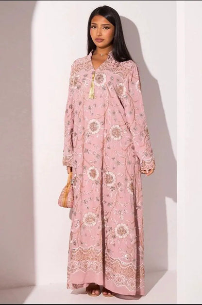 Abaya rose clair à motifs floraux de perles dorées et sequins argentés