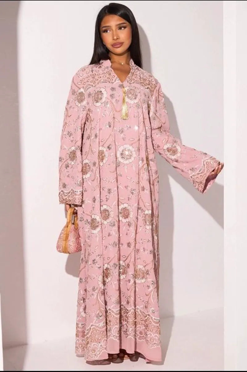 Abaya rose clair à motifs floraux de perles dorées et sequins argentés