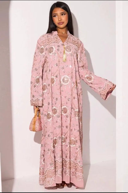 Abaya rose clair à motifs floraux de perles dorées et sequins argentés