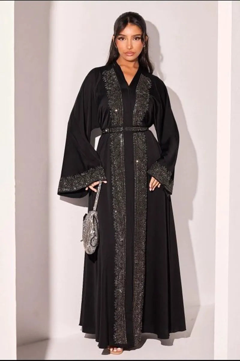 Abaya style kimono noire à strass argentés rectangles