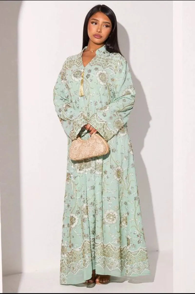 Abaya vert clair à motifs floraux de perles dorées et sequins argentés