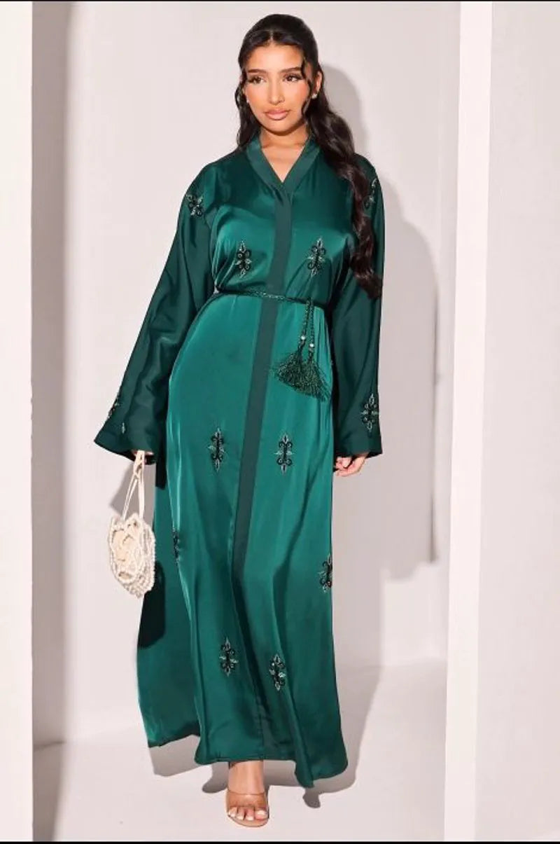 Abaya vert foncé à perles noires et vertes