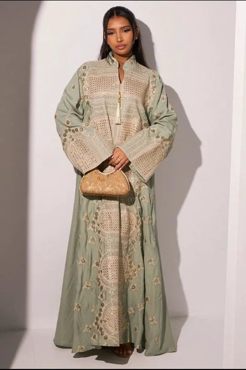 Abaya verte à sequins dorés et broderies