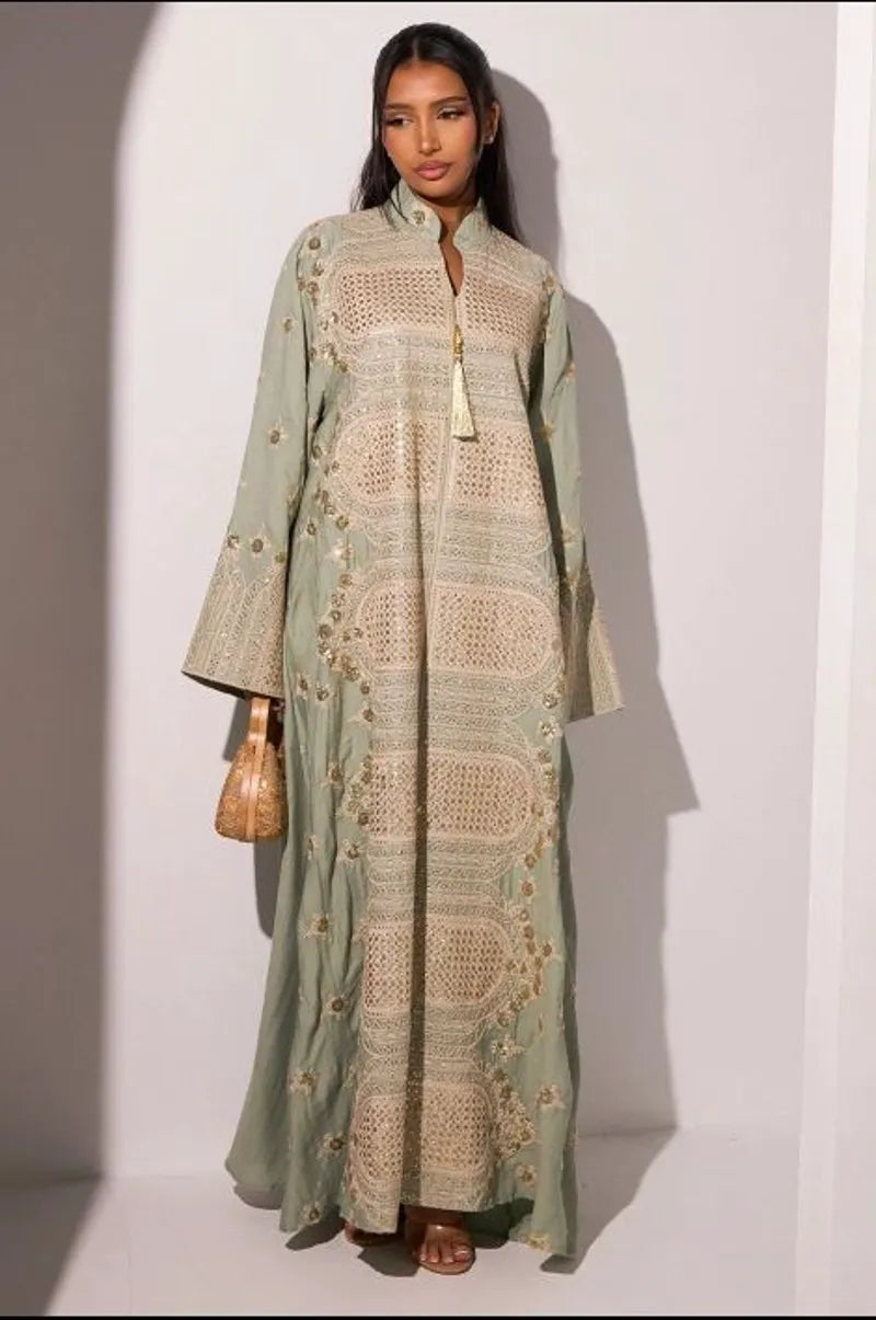 Abaya verte à sequins dorés et broderies