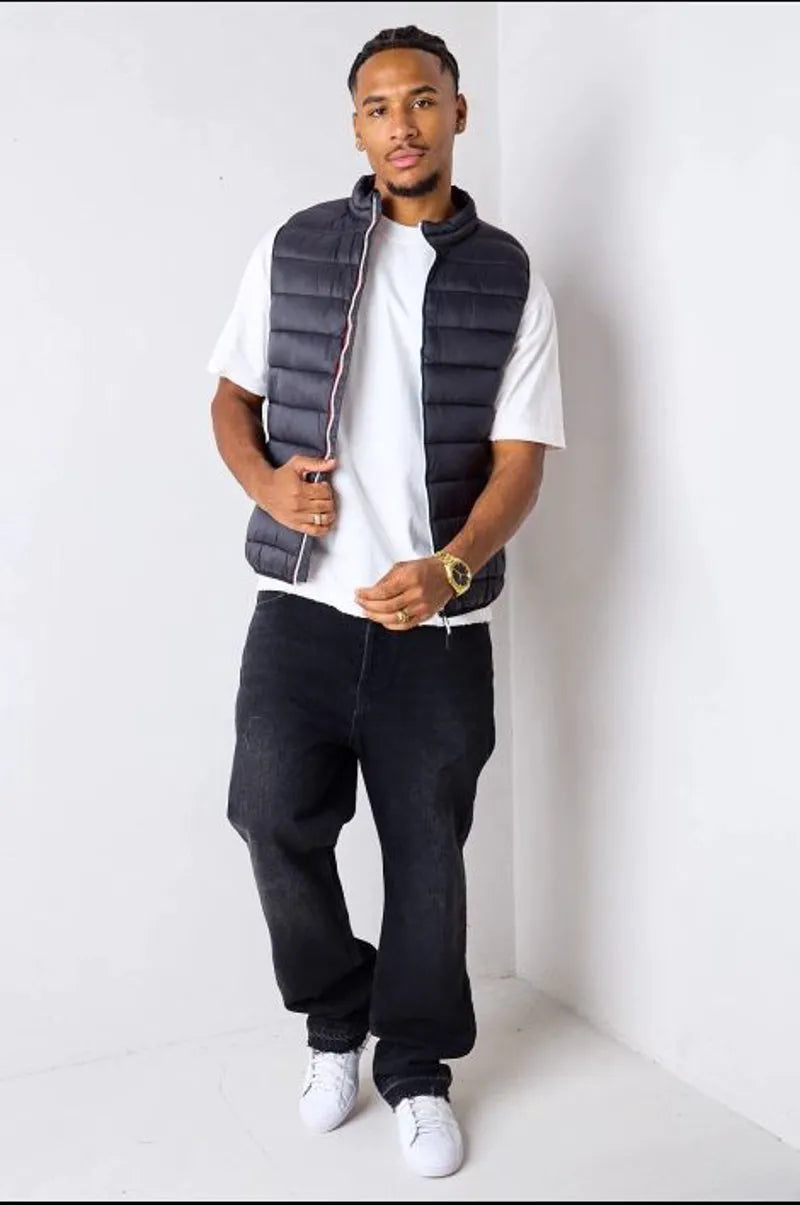 Lightweight quilted and waterproof black sleeveless down jacket