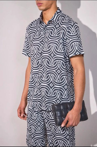 Two-piece black and white bicolor ensemble: shirt + shorts