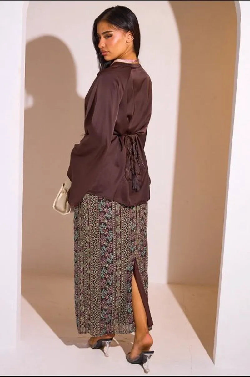 Ensemble 2 pièces : blouse + jupe marron à motifs colorés