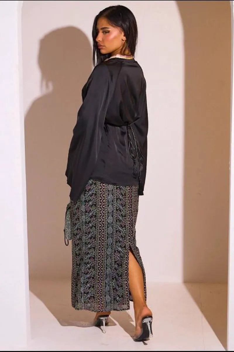 Ensemble 2 pièces : blouse + jupe noir à motifs colorés