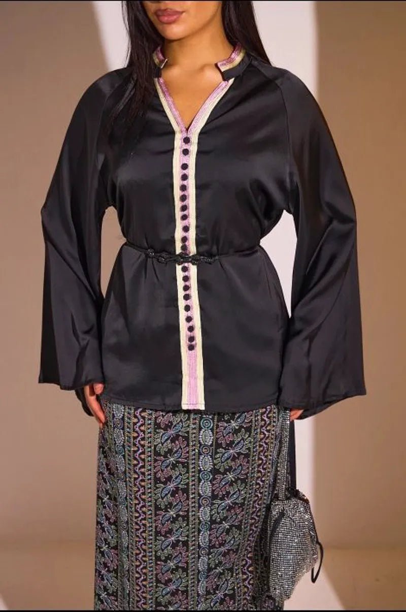 Ensemble 2 pièces : blouse + jupe noir à motifs colorés