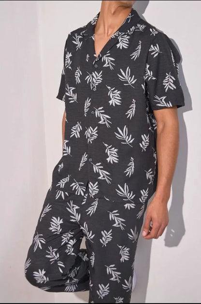 Two-piece set: leaf print shirt + black trousers