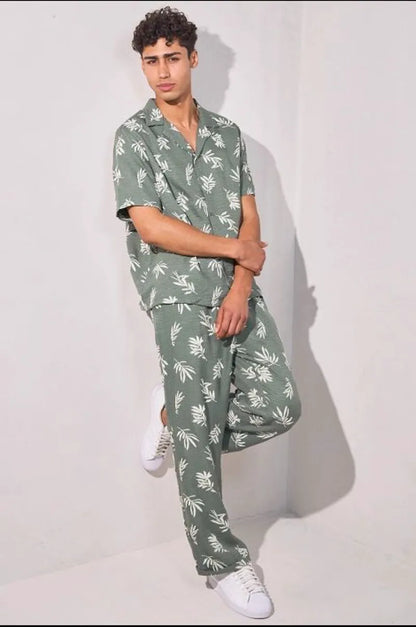 Leaf print two-piece set: green shirt + trousers