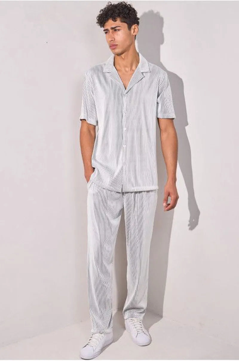 Pleated two-piece set: white shirt + trousers