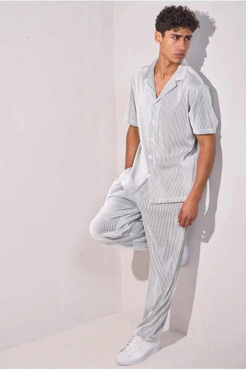 Pleated two-piece set: white shirt + trousers
