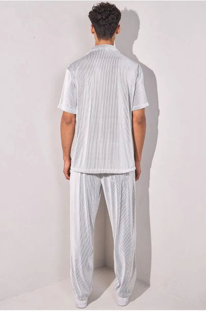 Pleated two-piece set: white shirt + trousers