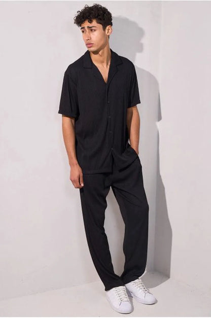 Pleated two-piece set: black shirt + trousers
