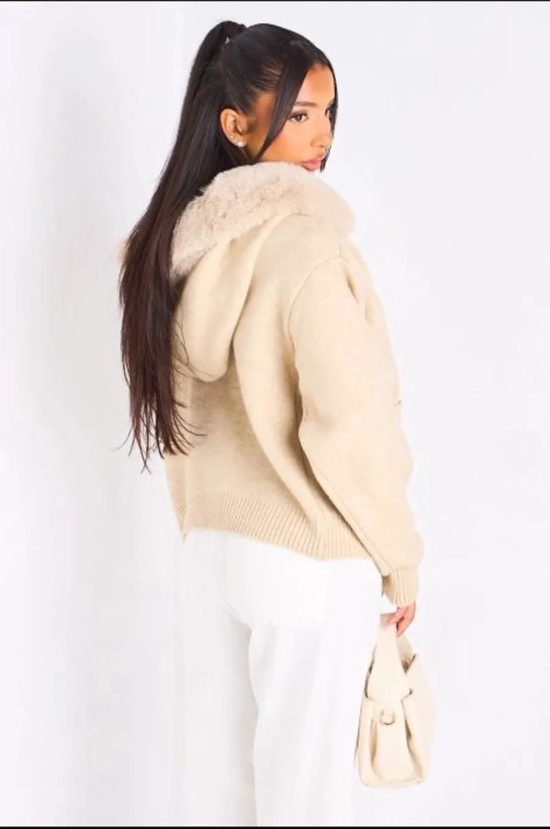 Gilet en maille à capuche fourrée beige