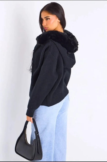 Gilet en maille à capuche fourrée noir