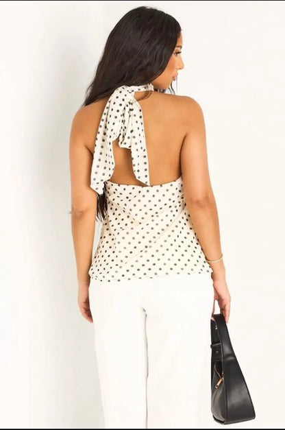 Haut blanc col ras-de-cou et motifs à pois