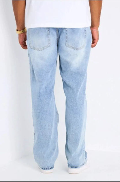 Jean bleu clair coupe droite et effet délavé