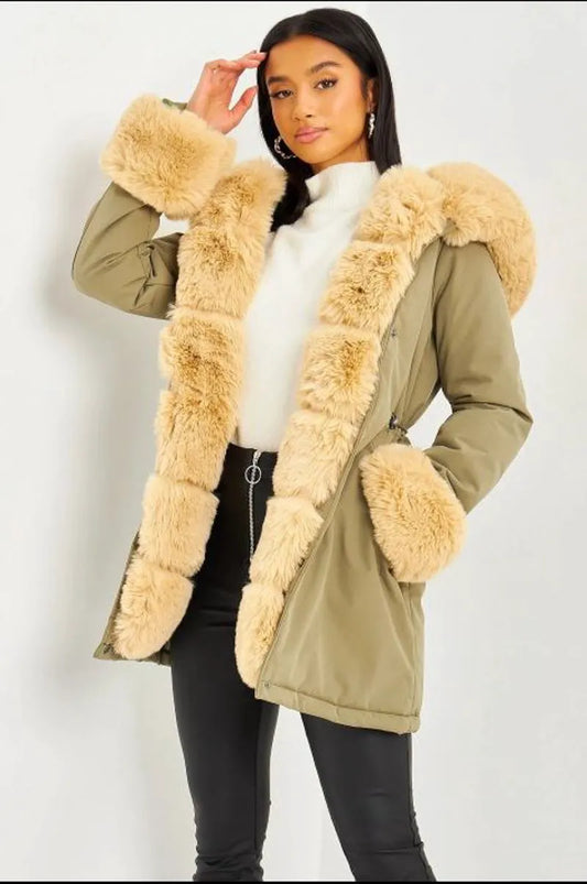 Khaki parka with beige fur