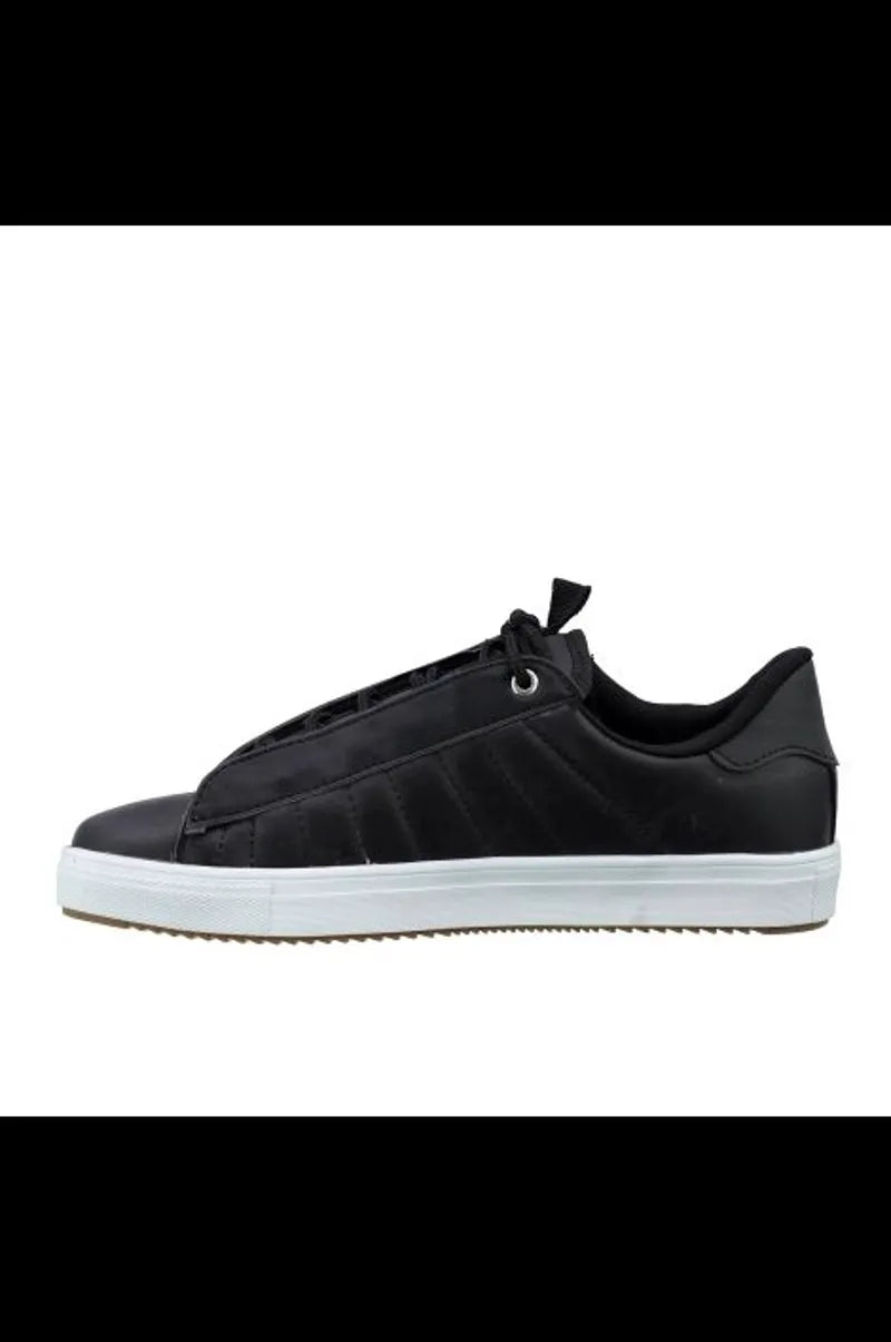 Low-top black sneakers