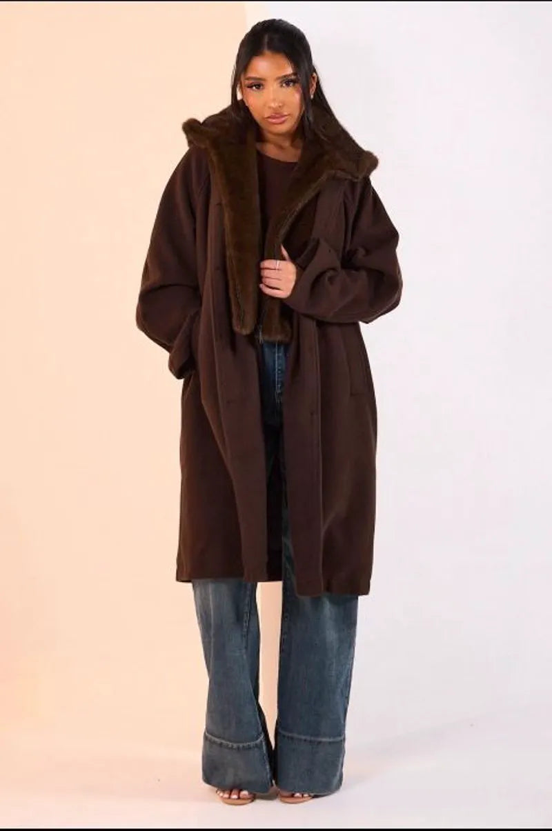 Manteaux long marron à capuche duveteuse
