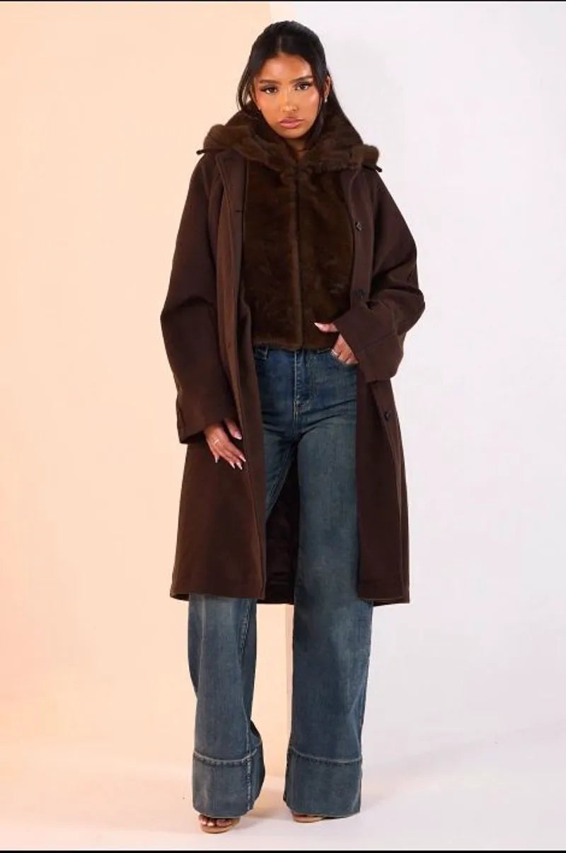 Manteaux long marron à capuche duveteuse