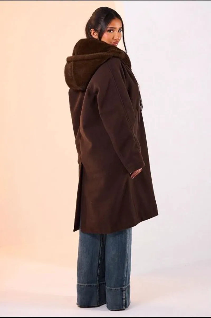 Manteaux long marron à capuche duveteuse