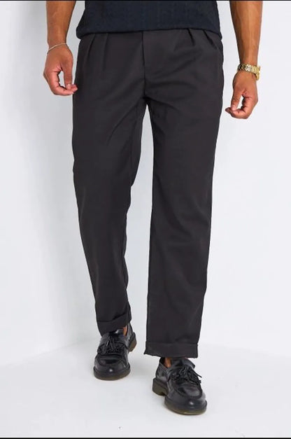 Pantalon fluide noir à coupe droite avec patte de serrage