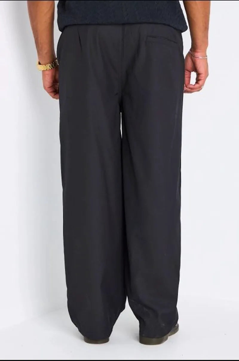 Pantalon fluide noir à coupe droite