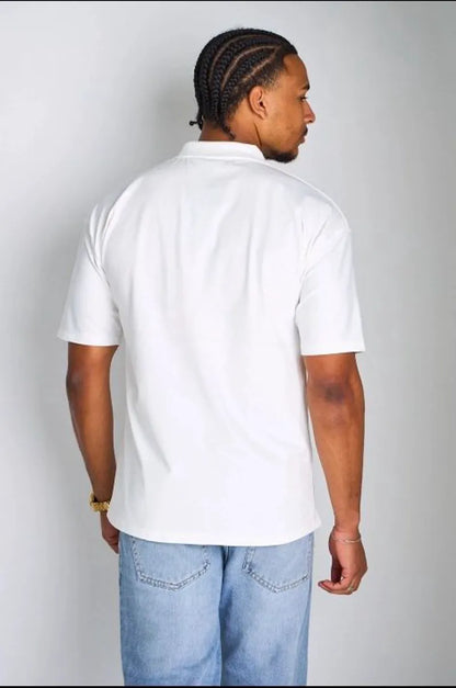 Polo manches courtes à cœur sur la poitrine blanc