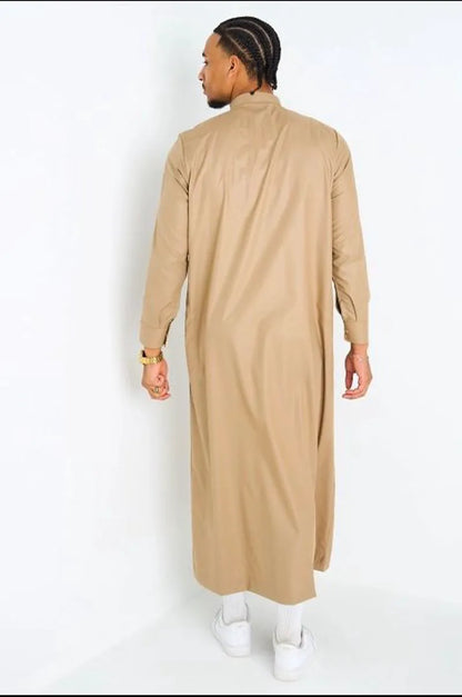 Qamis camel à boutons carrés dorés