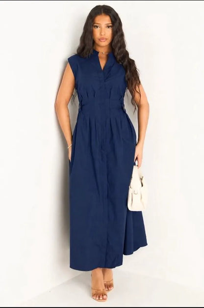 Robe bleu foncé à effet cintré et boutons