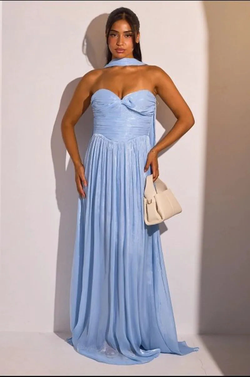 Robe bustier bleu ciel à effet drapé  et satiné + étole