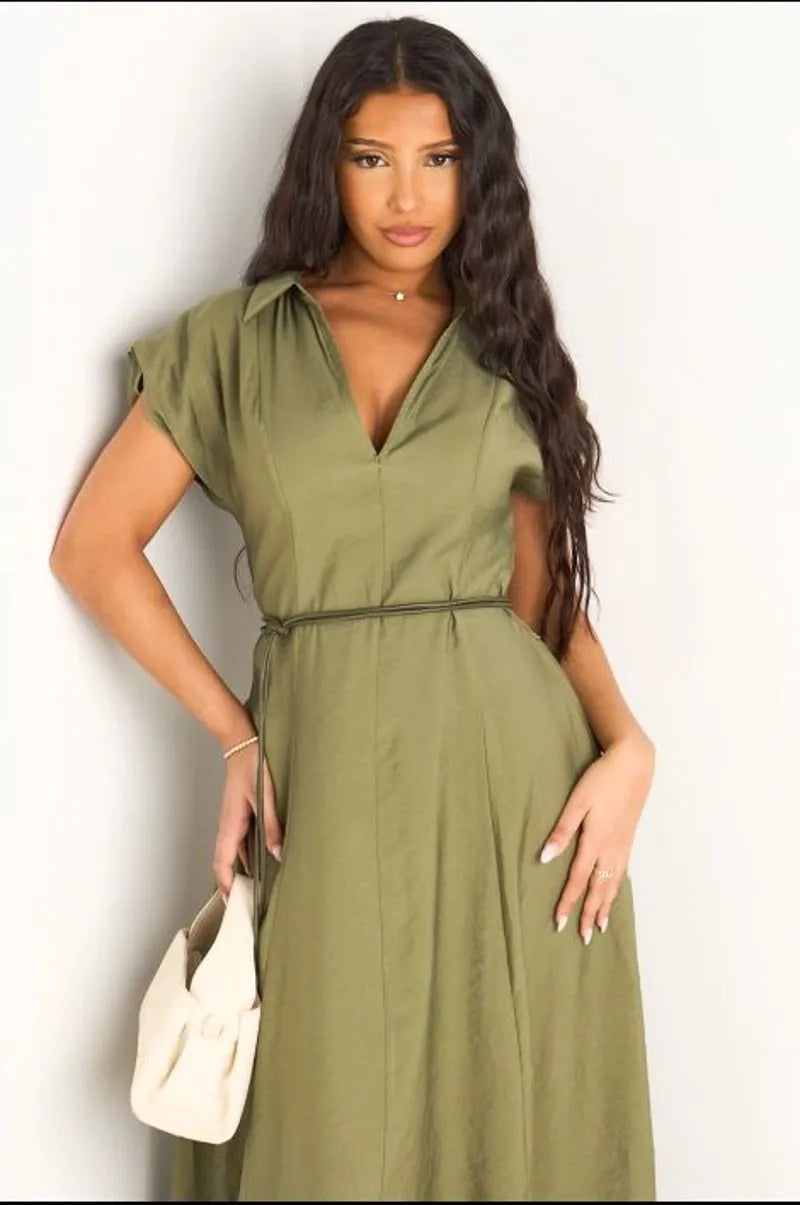 Robe kaki à coupe droite ceinturée