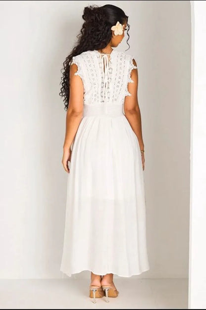 Robe longue blanche effet bohème à dentelle et broderie anglaise