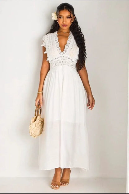 Robe longue blanche effet bohème à dentelle et broderie anglaise