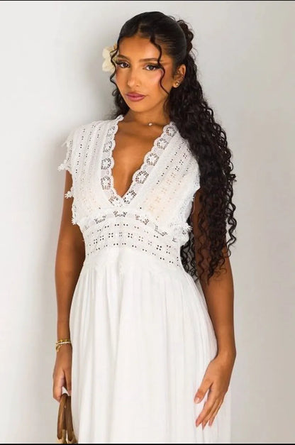 Robe longue blanche effet bohème à dentelle et broderie anglaise