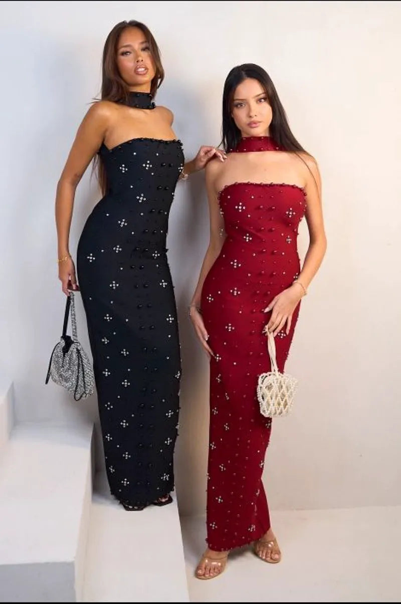 Robe longue bordeaux avec empiècement dos à perles et sequins